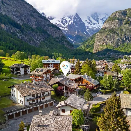 Family Steps From Lifts - Happy Courmayeur