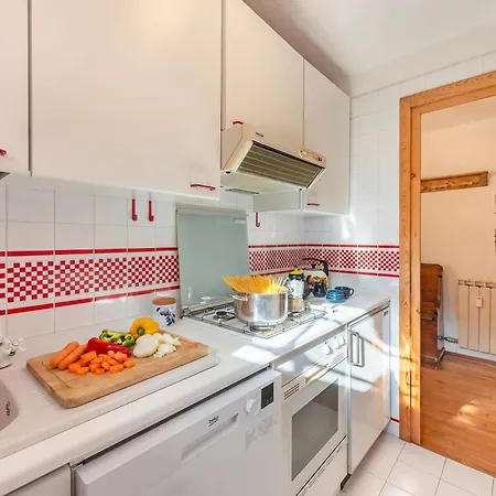 Appartamento Family Steps From Lifts - Happy