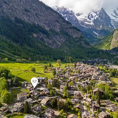 Family Steps From Lifts - Happy * Courmayeur